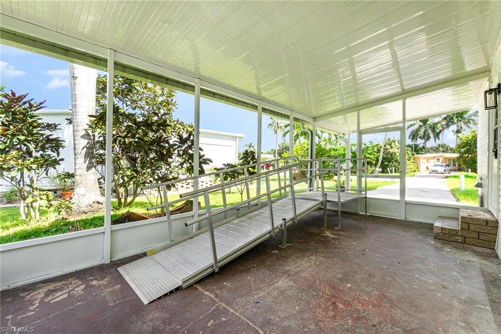 91 Twin Palms DR, NAPLES FL 34114-5