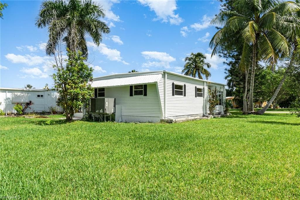 91 Twin Palms DR, NAPLES FL 34114-30