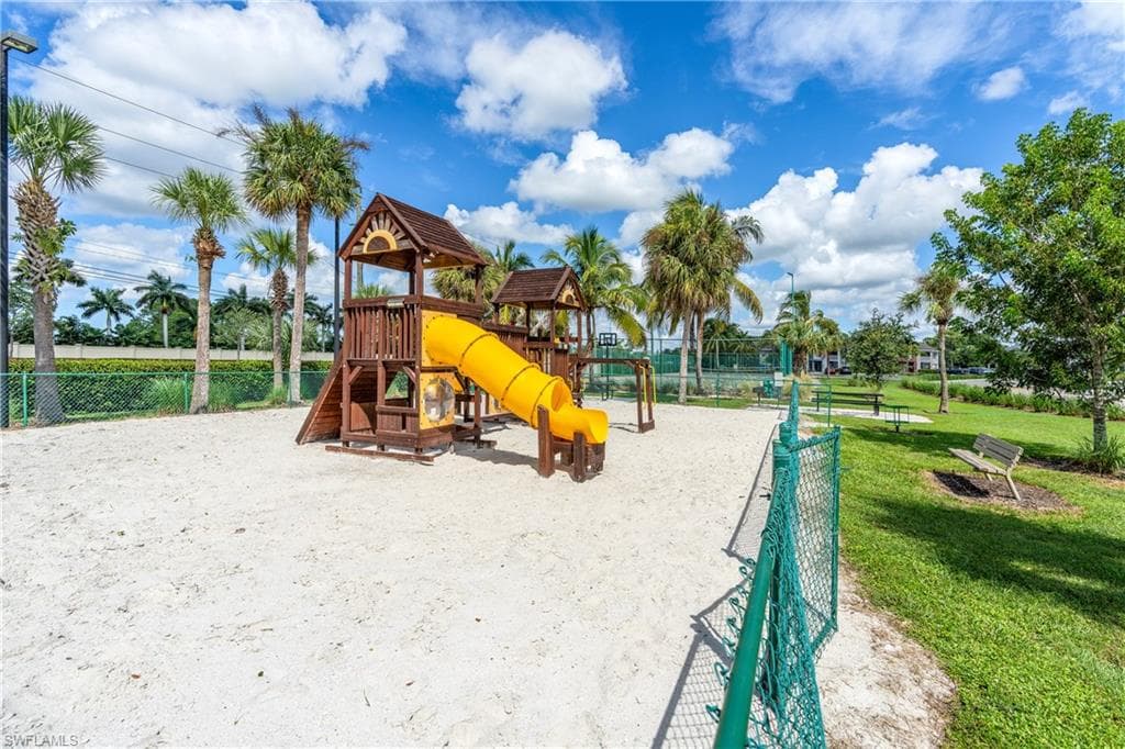 201 Santa Clara DR # 07, NAPLES FL 34104-36