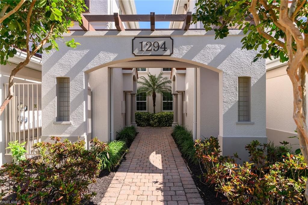 1294 Rialto WAY # 202, NAPLES FL 34114-2