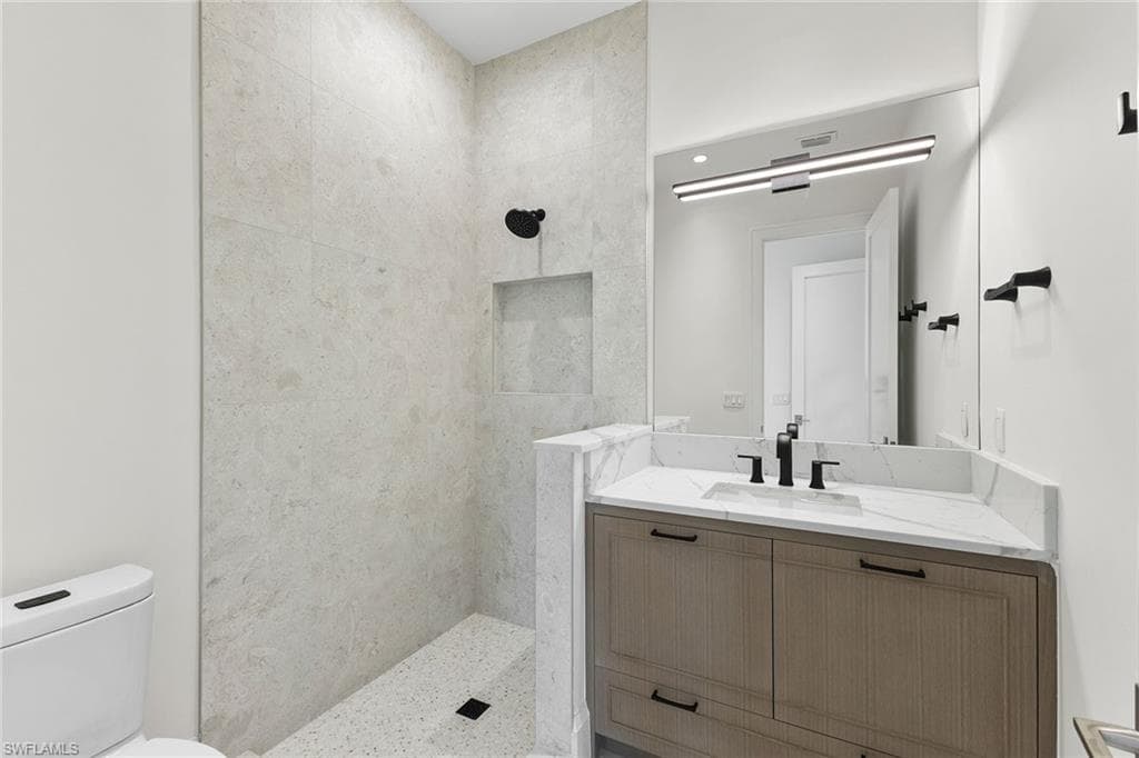 2131 Marina DR-32