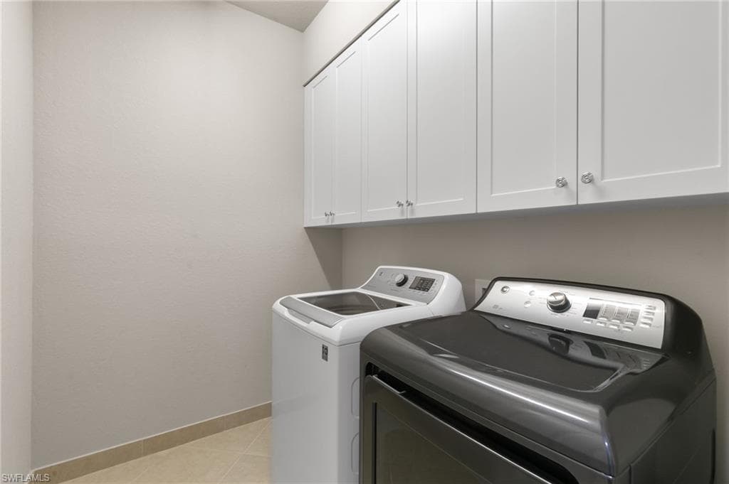 4384 Aurora ST, NAPLES FL 34119-35