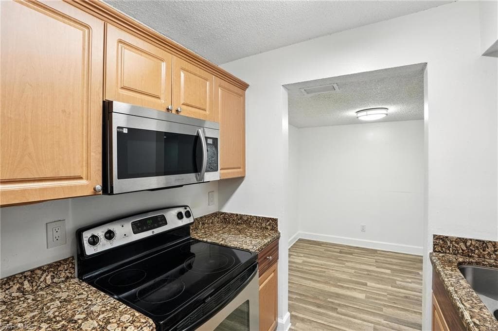 201-5 Santa Clara DR # 201, NAPLES FL 34104-3