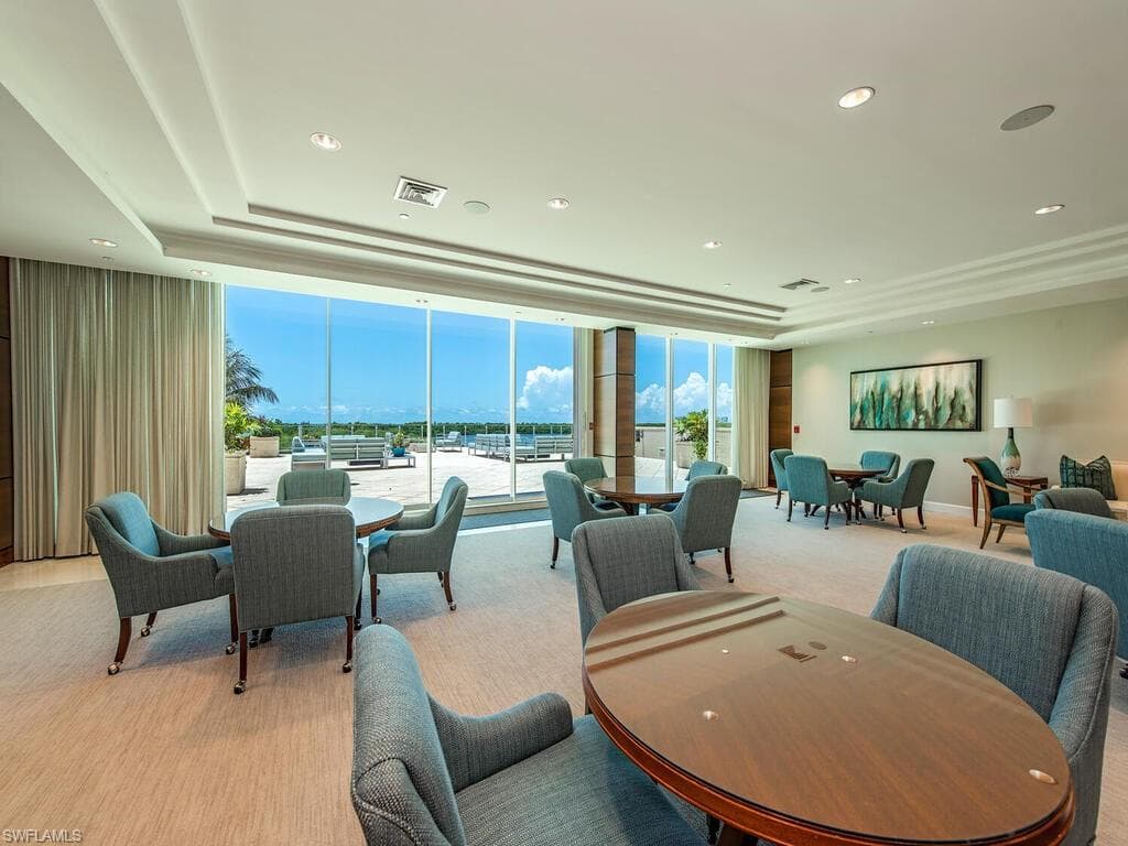 60 Seagate DR # 305, NAPLES FL 34103-22