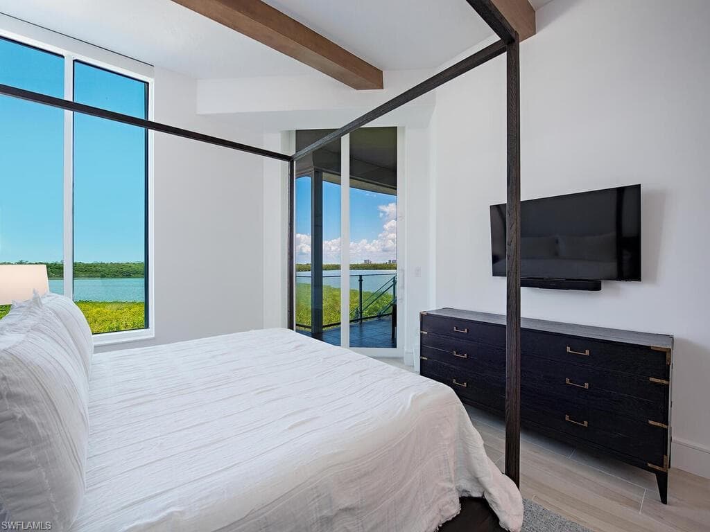 60 Seagate DR # 305, NAPLES FL 34103-11