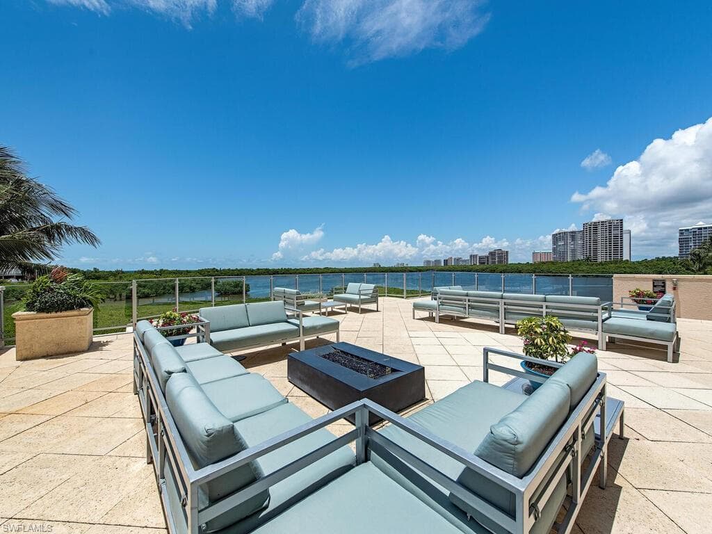 60 Seagate DR # 305, NAPLES FL 34103-21