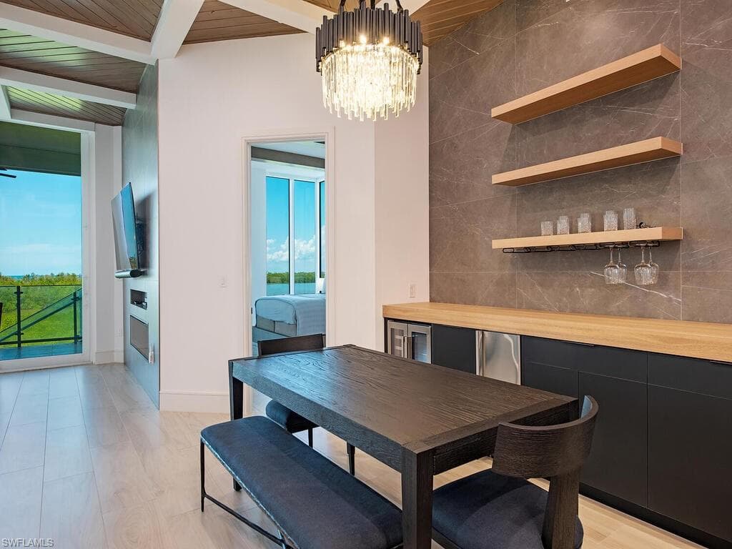 60 Seagate DR # 305, NAPLES FL 34103-4