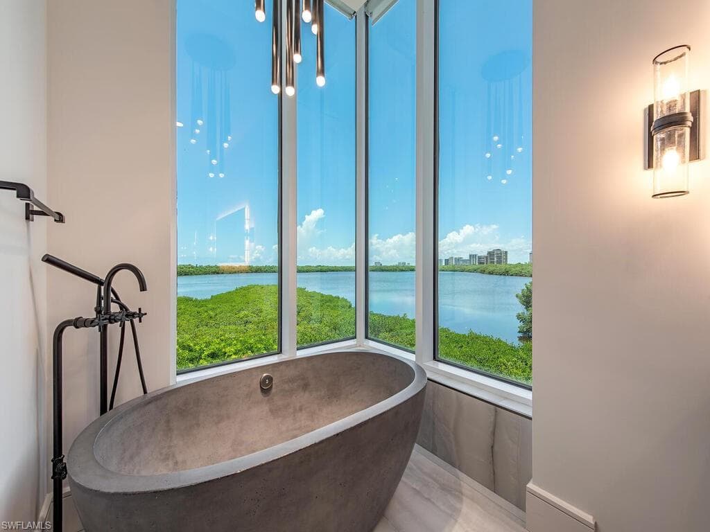 60 Seagate DR # 305, NAPLES FL 34103-8