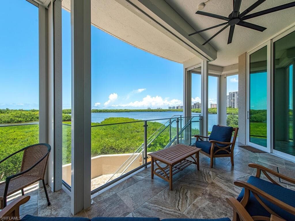 60 Seagate DR # 305, NAPLES FL 34103-17