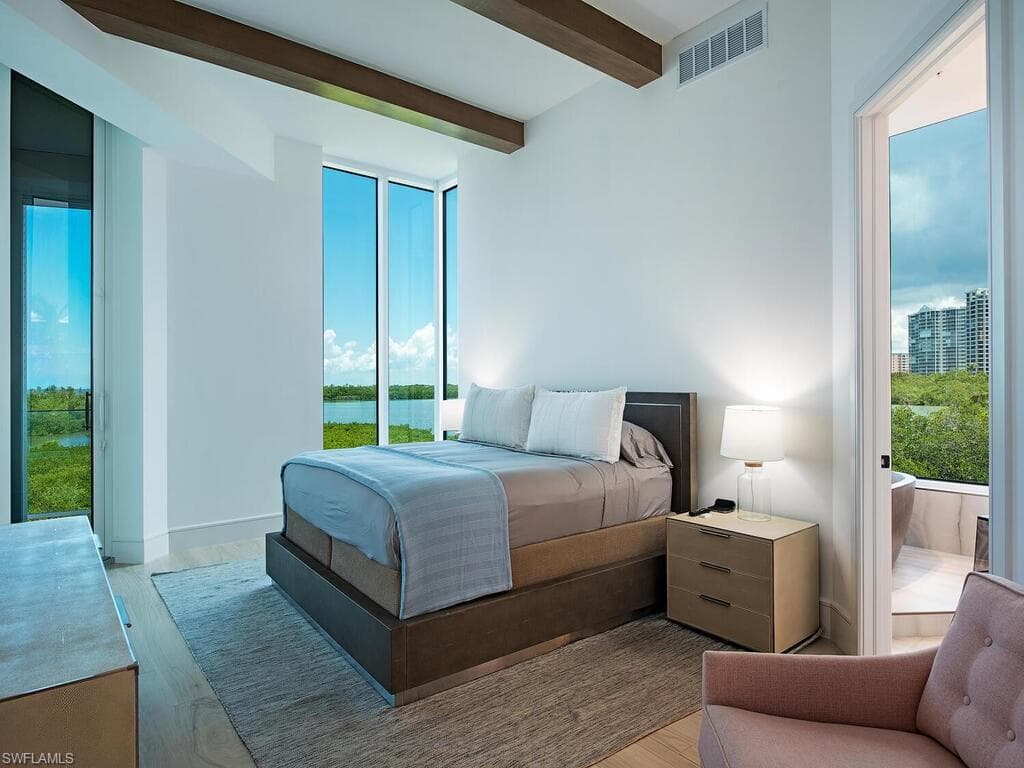 60 Seagate DR # 305, NAPLES FL 34103-7