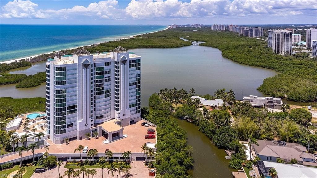 60 Seagate DR # 305, NAPLES FL 34103-24