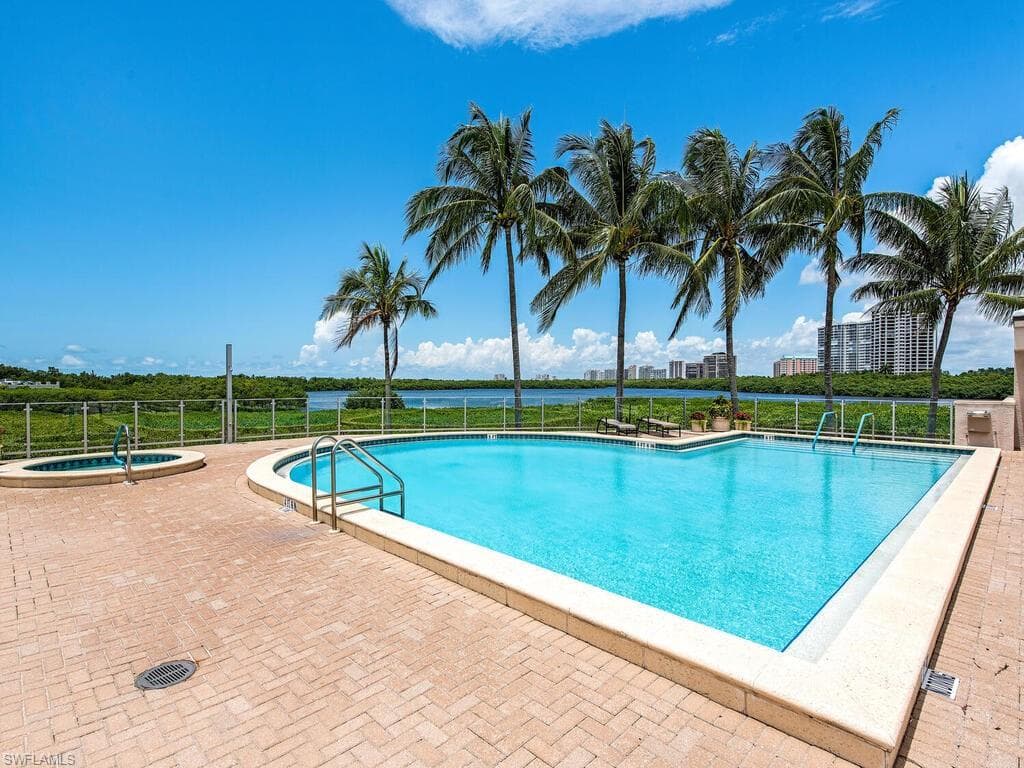 60 Seagate DR # 305, NAPLES FL 34103-20