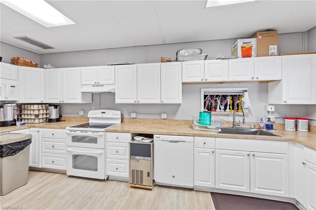 16 San Remo CIR, NAPLES FL 34112-29