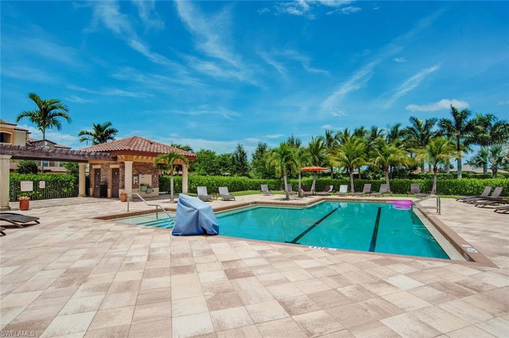9731 Acqua CT # 523, NAPLES FL 34113-2