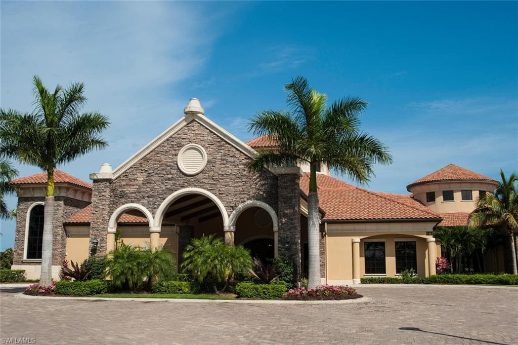 9731 Acqua CT # 523, NAPLES FL 34113-19