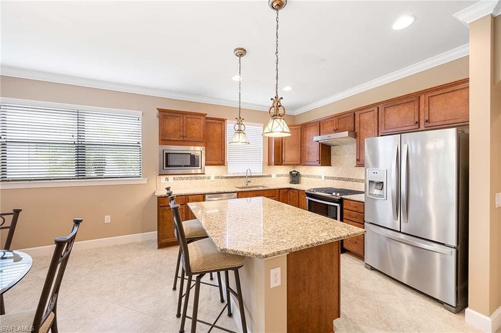 7638 Jacaranda LN, NAPLES FL 34114-16