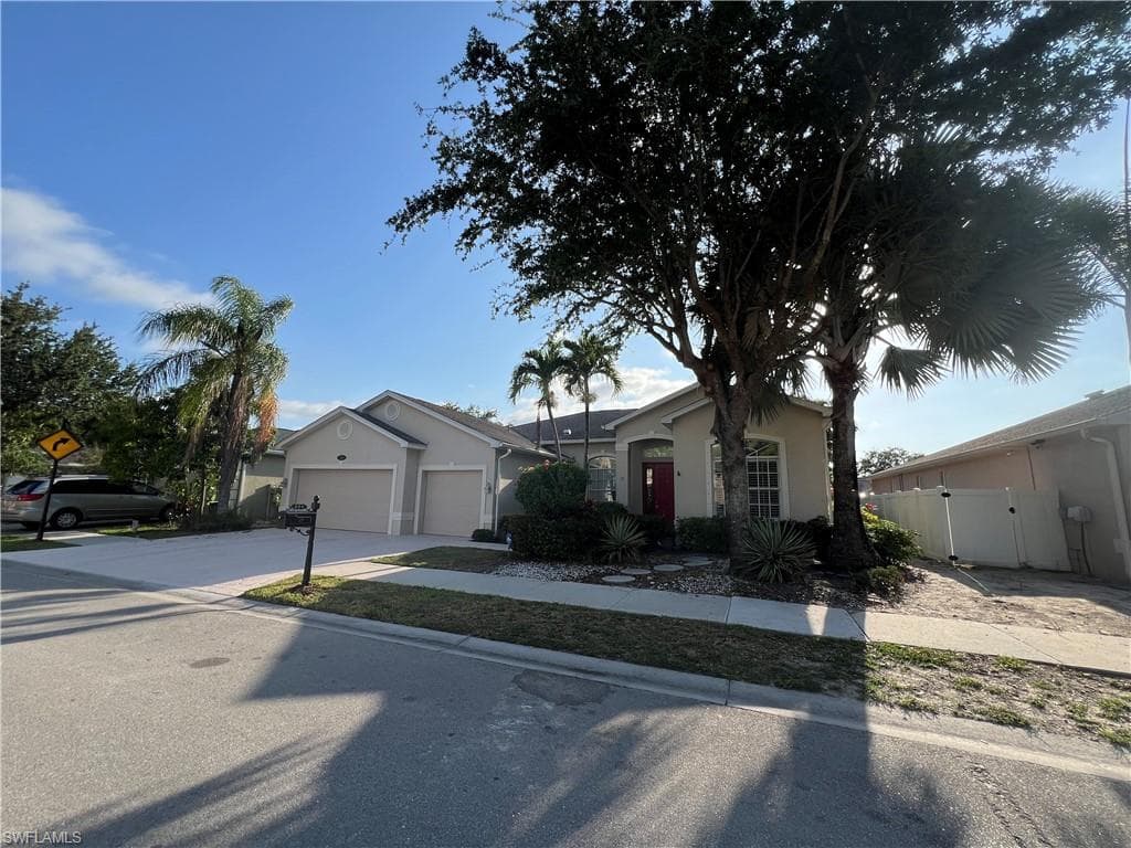 366 Burnt Pine DR, NAPLES FL 34119-1