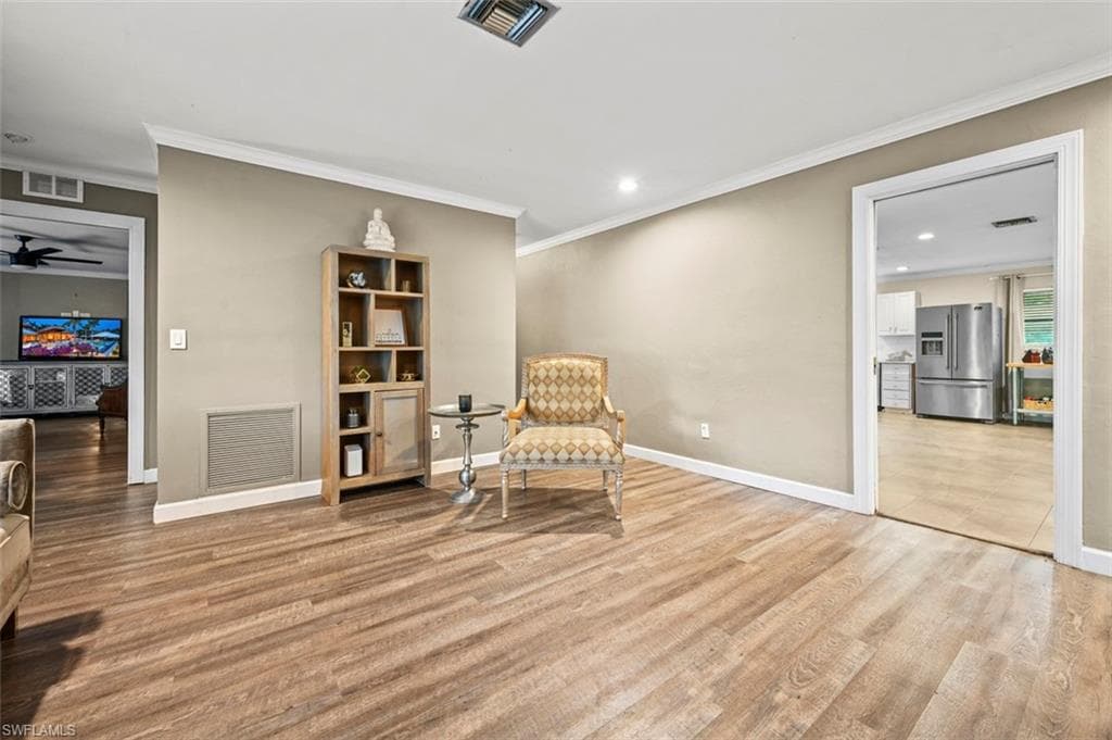 4302 Parrot AVE, NAPLES FL 34104-5