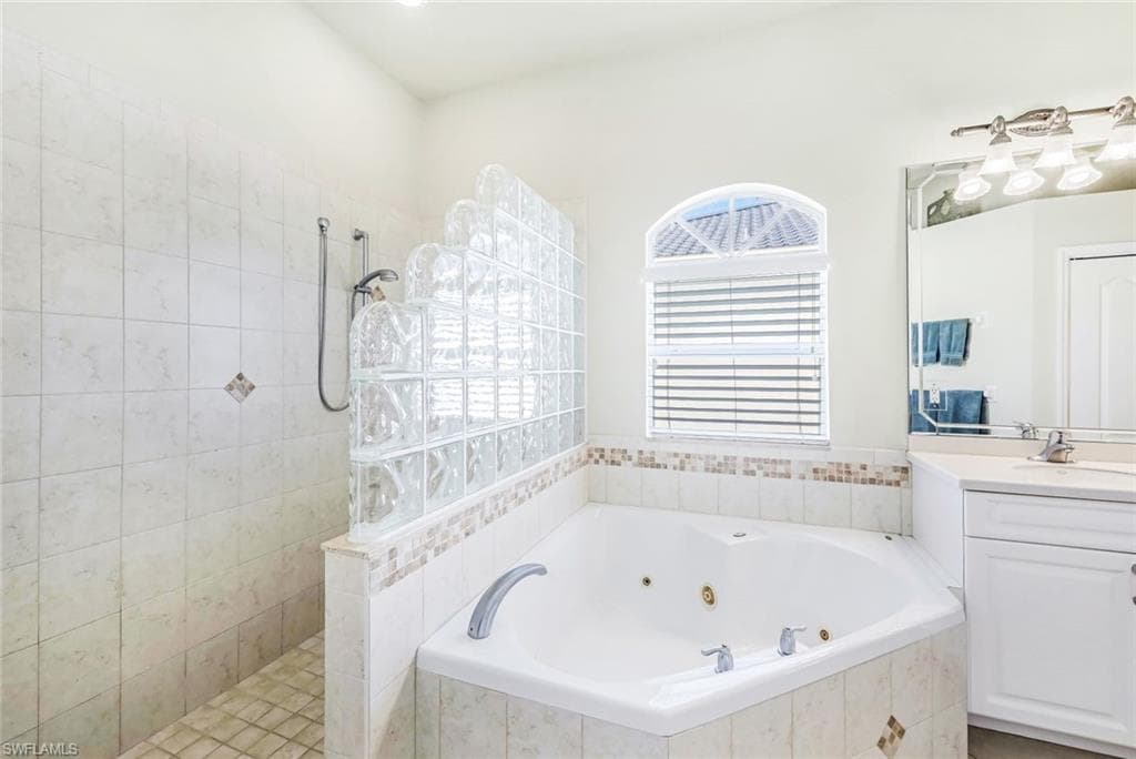 1911 SE 35th ST, CAPE CORAL FL 33904-18