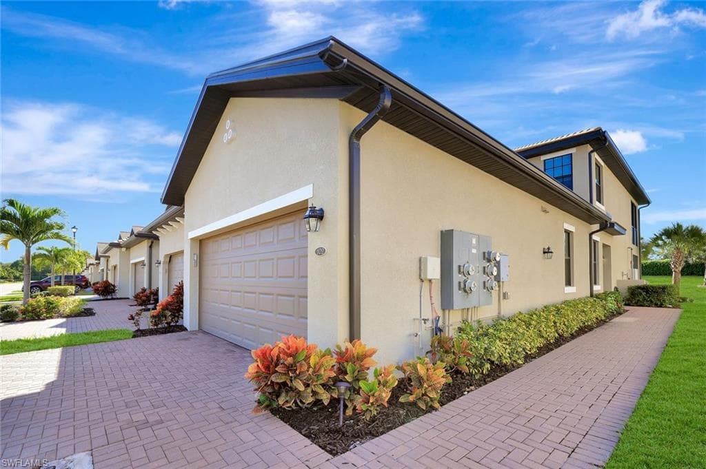 2368 Anguilla DR # 102, NAPLES FL 34120-3