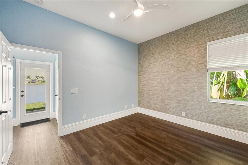 2257 Valencia Lakes CIR, NAPLES FL 34120-32
