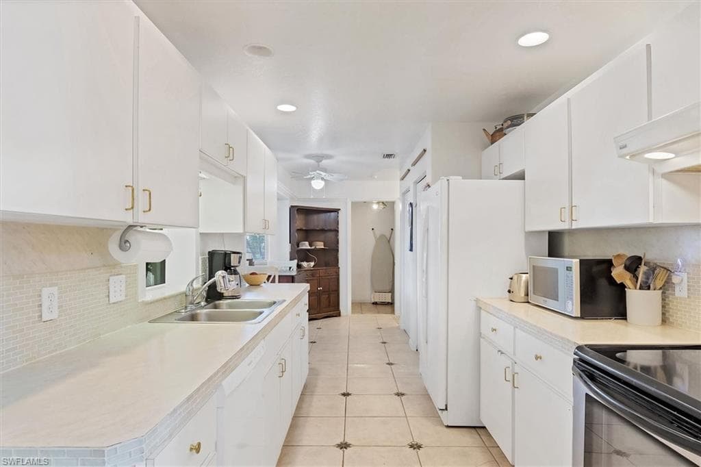 9366 Westminster AVE, ENGLEWOOD FL 34224-9