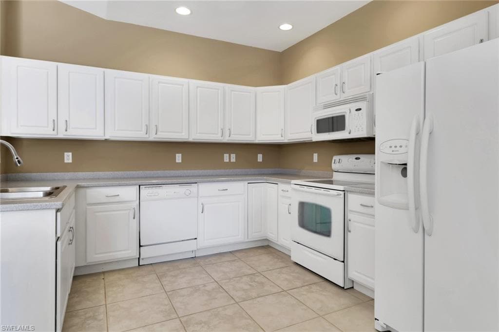 3963 Recreation LN, NAPLES FL 34116-11