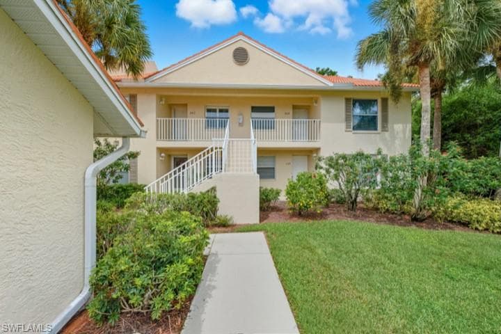 145 Robin Hood CIR # 104, NAPLES FL 34104-1