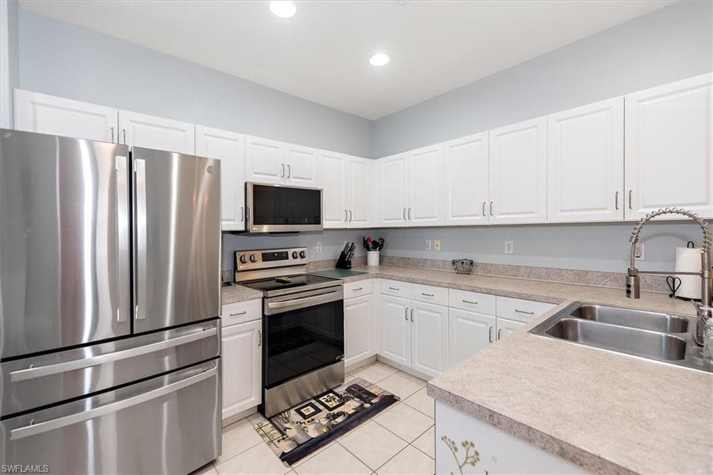 4274 Avian AVE, FORT MYERS FL 33916-5