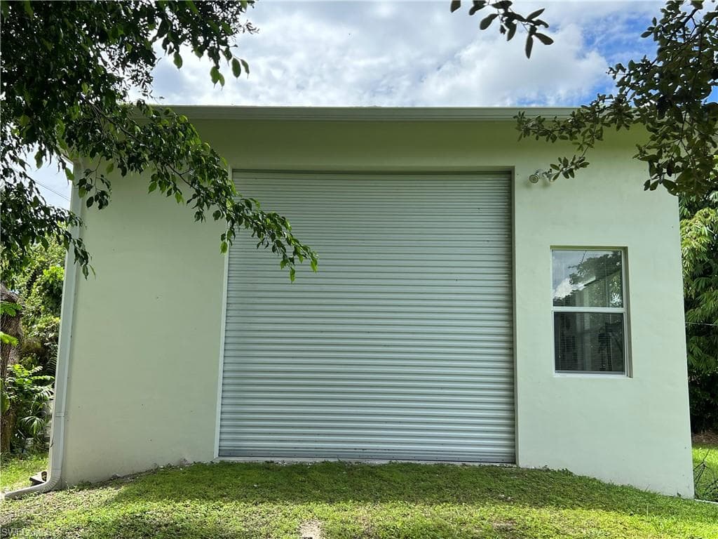 2670 Storter AVE, NAPLES FL 34112-6