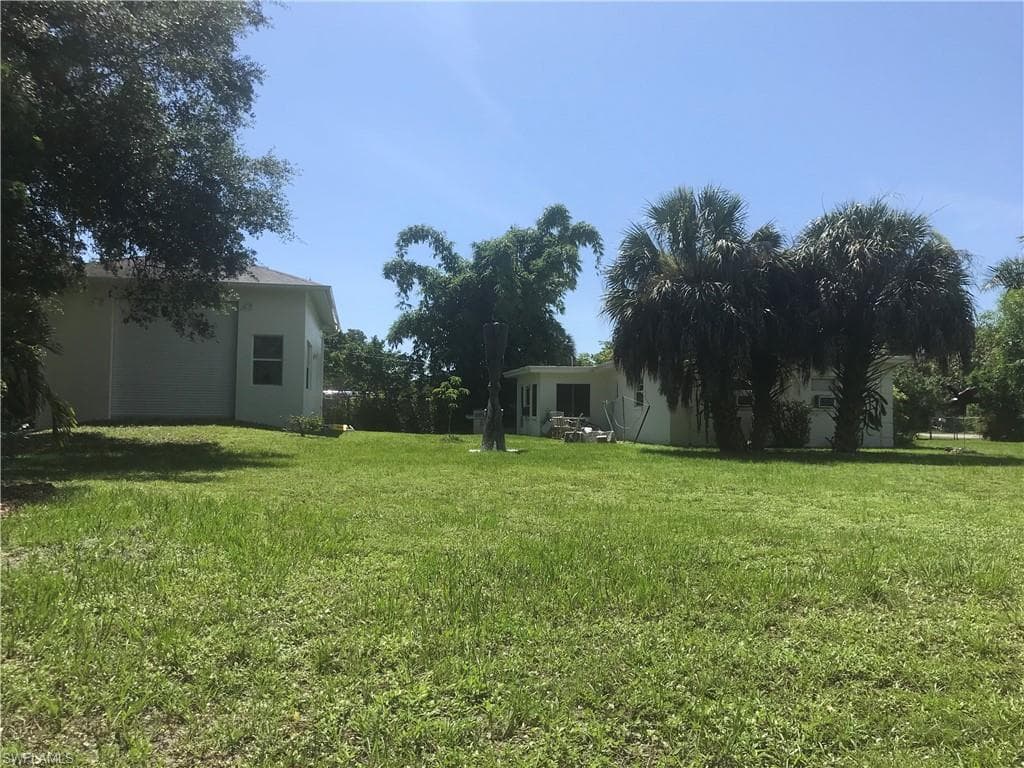 2670 Storter AVE, NAPLES FL 34112-9