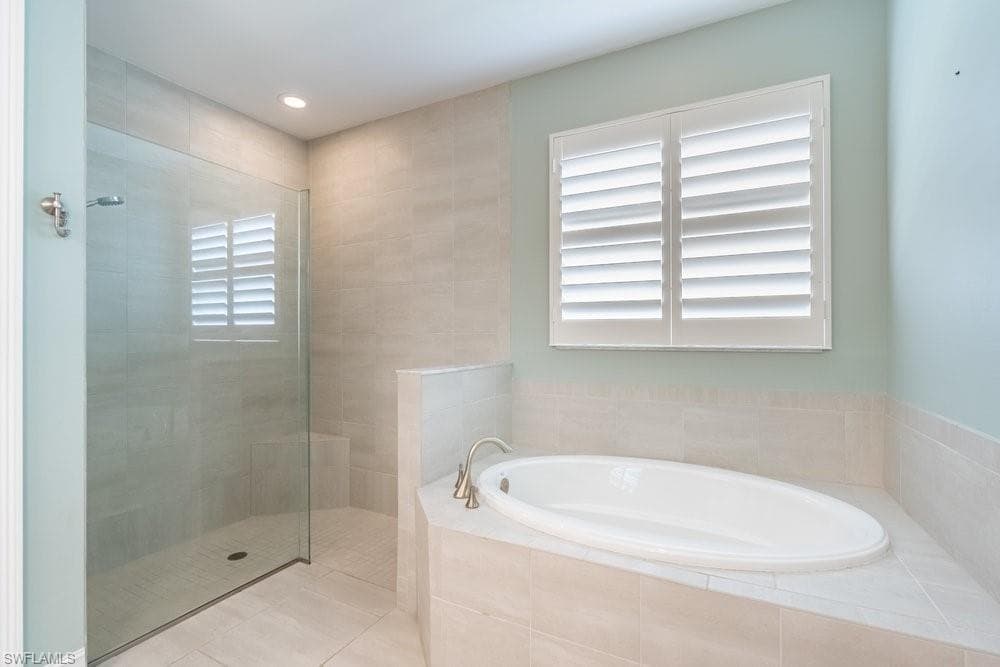 16374 Barclay CT, NAPLES FL 34110-21