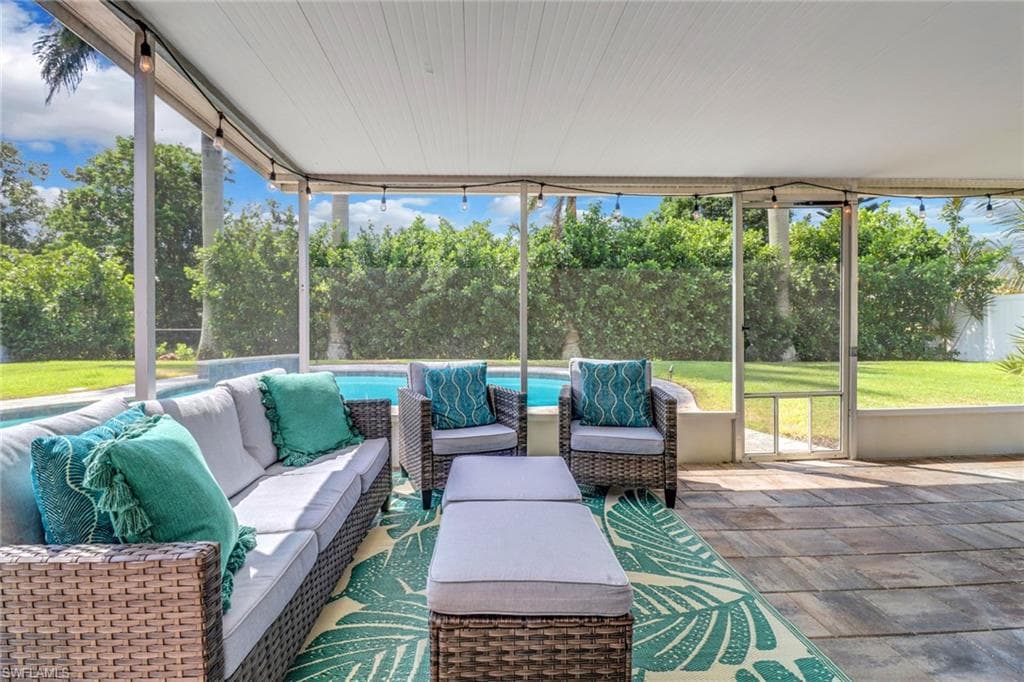 2680 Longboat DR, NAPLES FL 34104-8