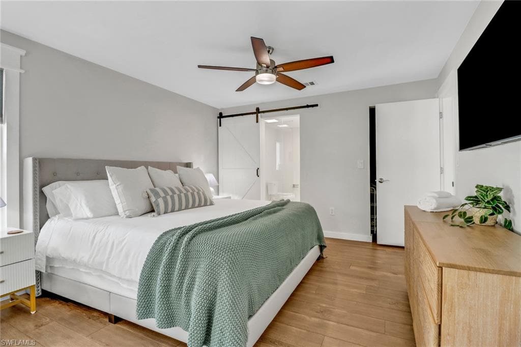 2680 Longboat DR, NAPLES FL 34104-33