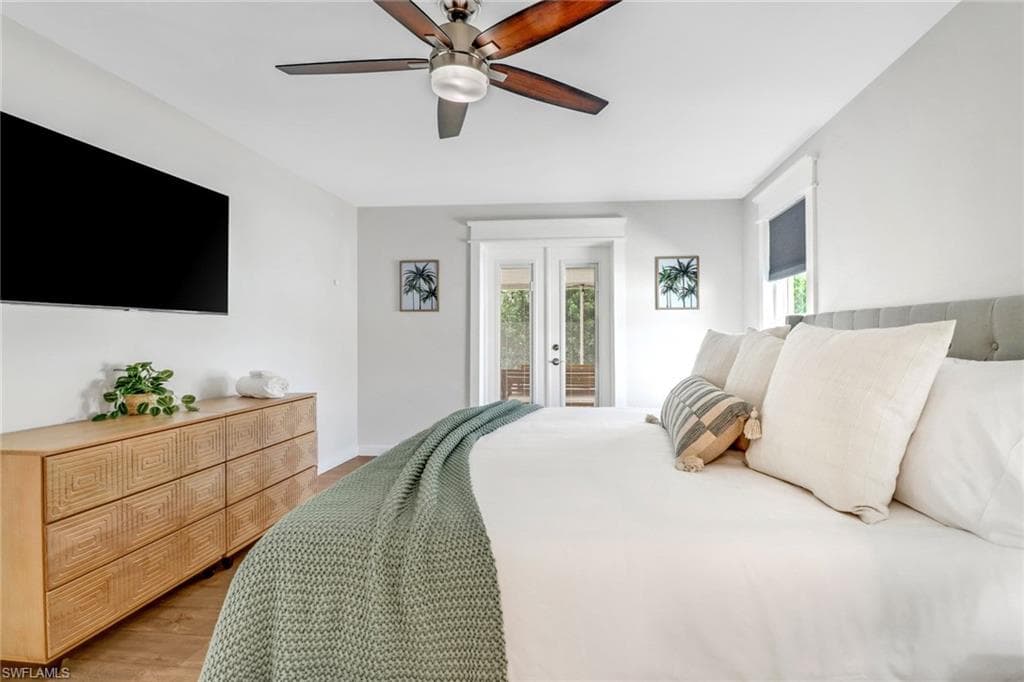 2680 Longboat DR, NAPLES FL 34104-32