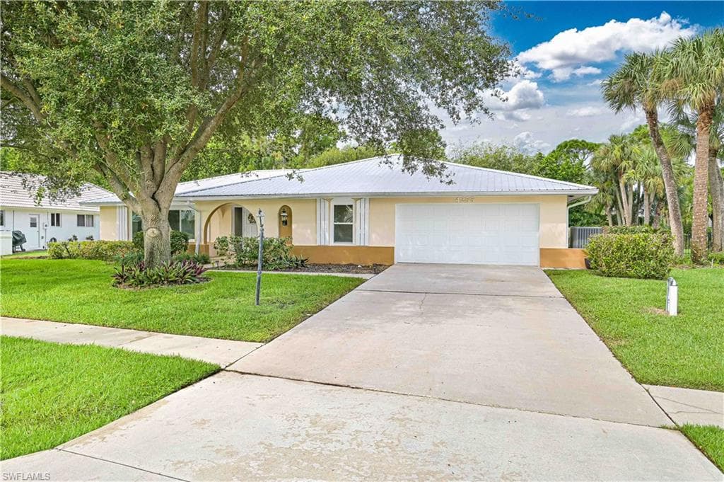 4255 Glasgow CT, NORTH FORT MYERS FL 33903-33