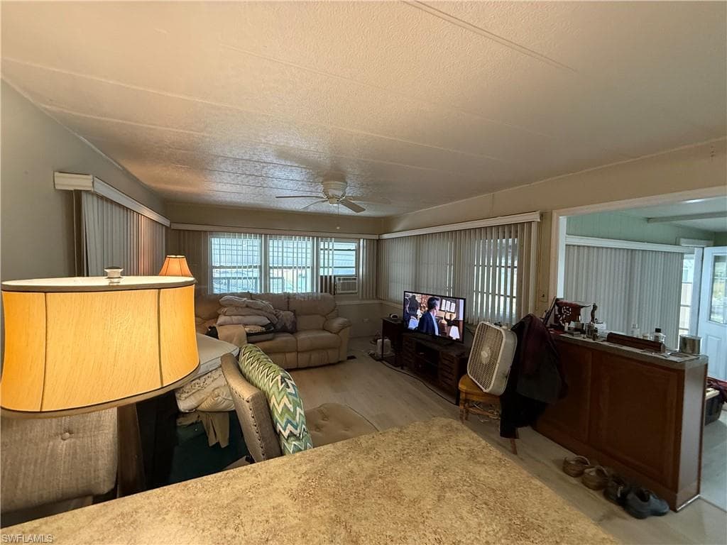 539 Poinsettia LN # 152, NAPLES FL 34114-10
