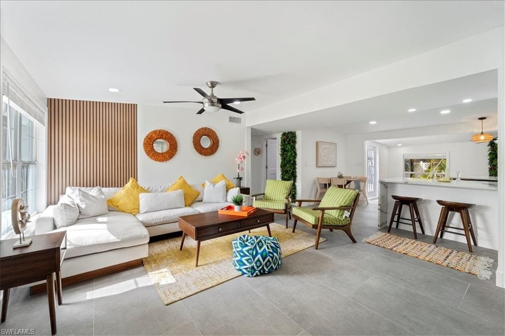 2123 Holiday LN, NAPLES FL 34104-2