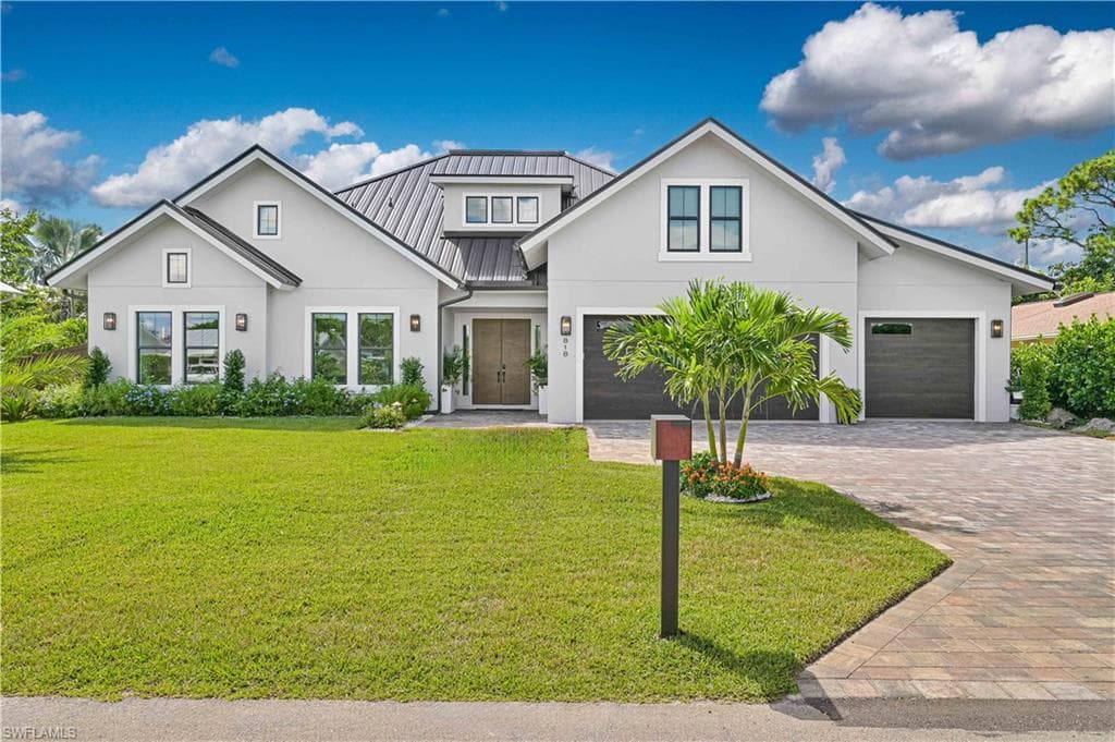 818 93rd AVE N, NAPLES FL 34108-1