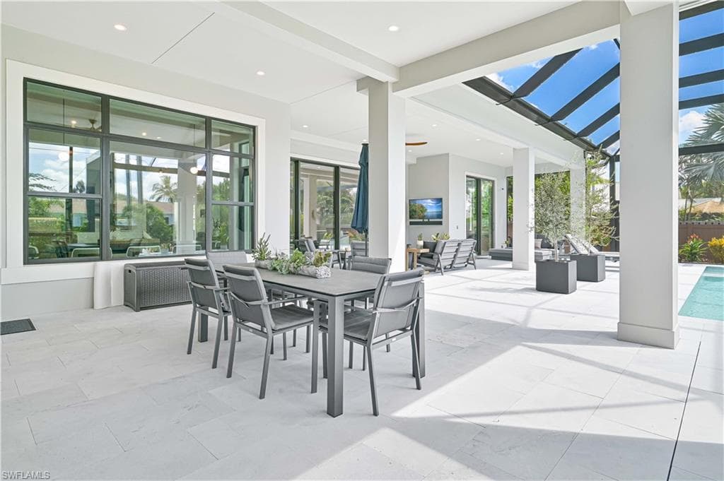 818 93rd AVE N, NAPLES FL 34108-45