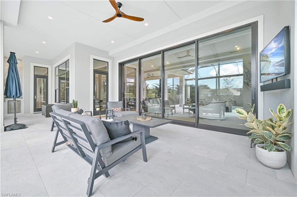 818 93rd AVE N, NAPLES FL 34108-43