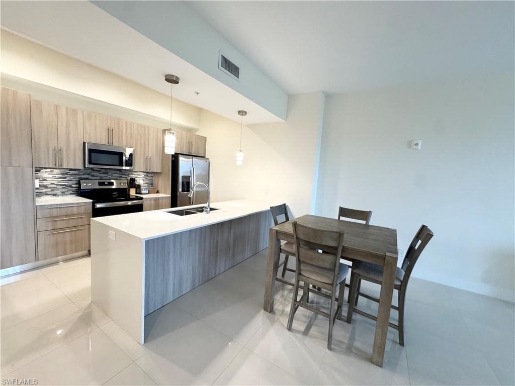 15901 Royal Pointe LN # 405, FORT MYERS FL 33908-2