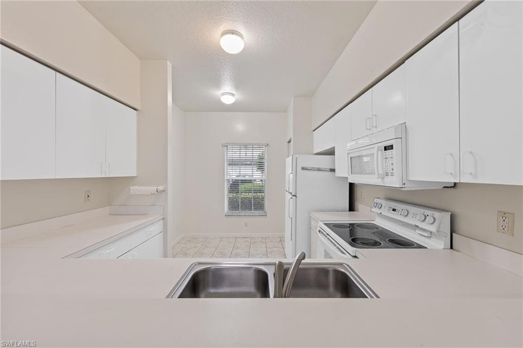 3250 Cypress Glen WAY # 406, NAPLES FL 34109-11