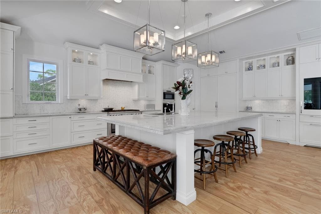 13101 Pond Apple DR E, NAPLES FL 34119-8