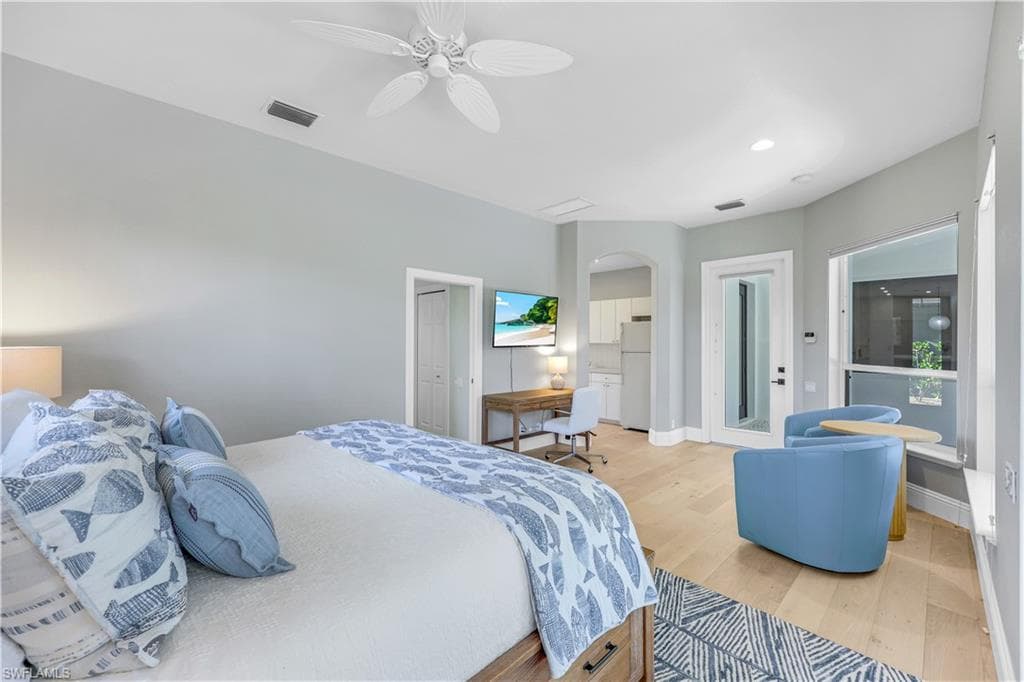237 Charleston CT, NAPLES FL 34110-19