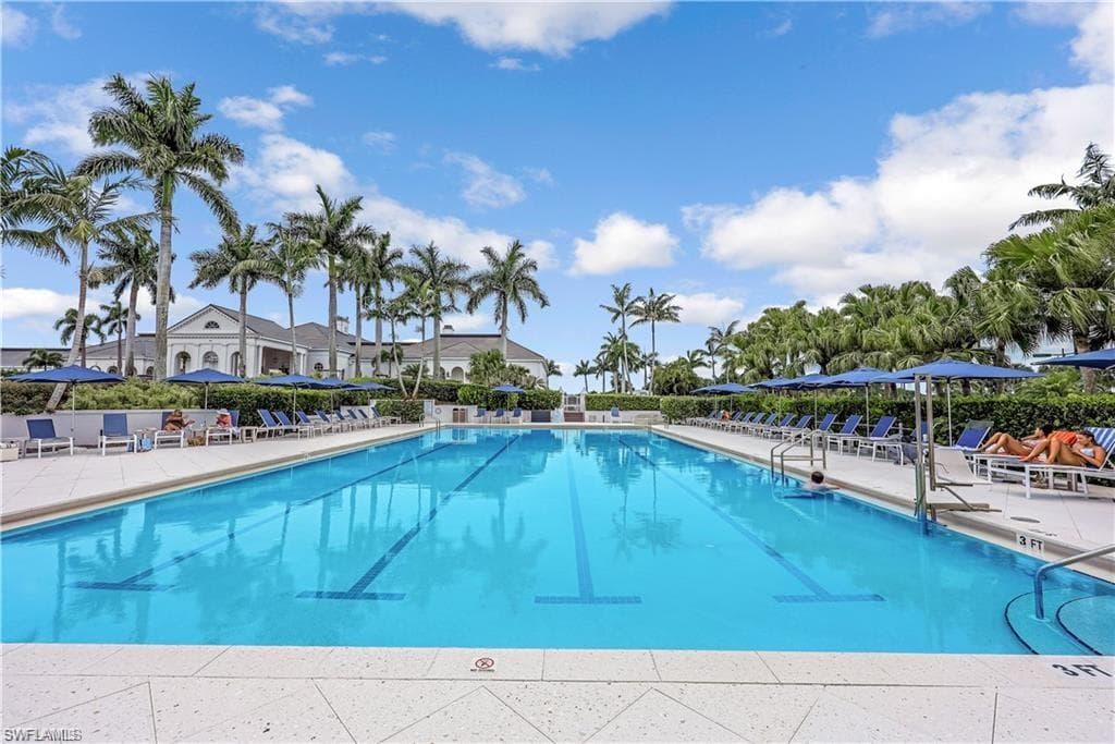 237 Charleston CT, NAPLES FL 34110-37