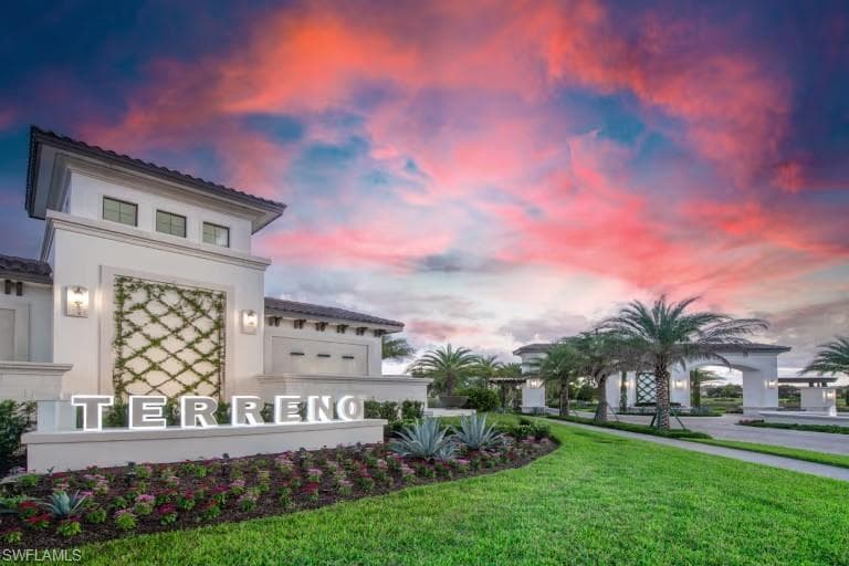 1904 Sierra CT, NAPLES FL 34120-17