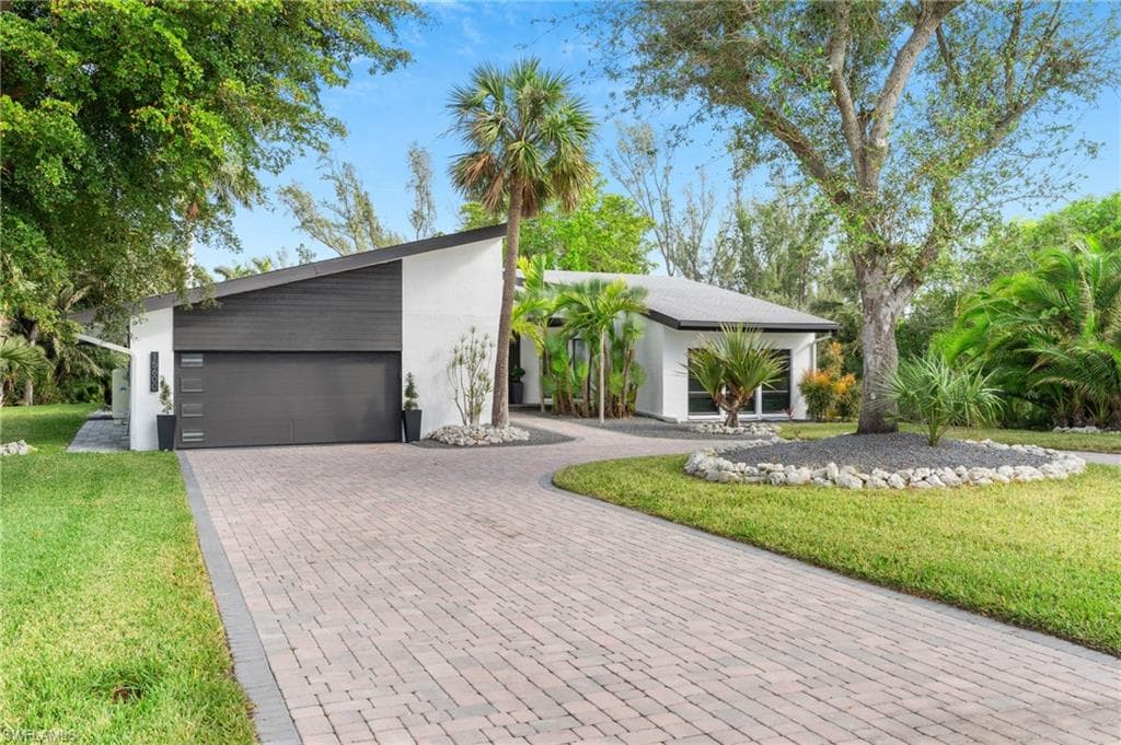 15600 Light Blue CIR, FORT MYERS FL 33908-1