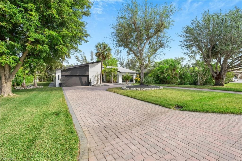 15600 Light Blue CIR, FORT MYERS FL 33908-5