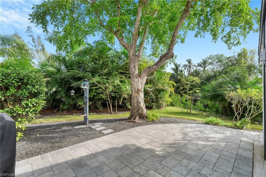 15600 Light Blue CIR, FORT MYERS FL 33908-45